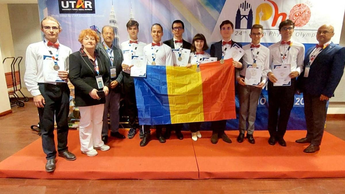 ligia deca elevi romani medalii de aur si argint olimpiada asiatica de fizica