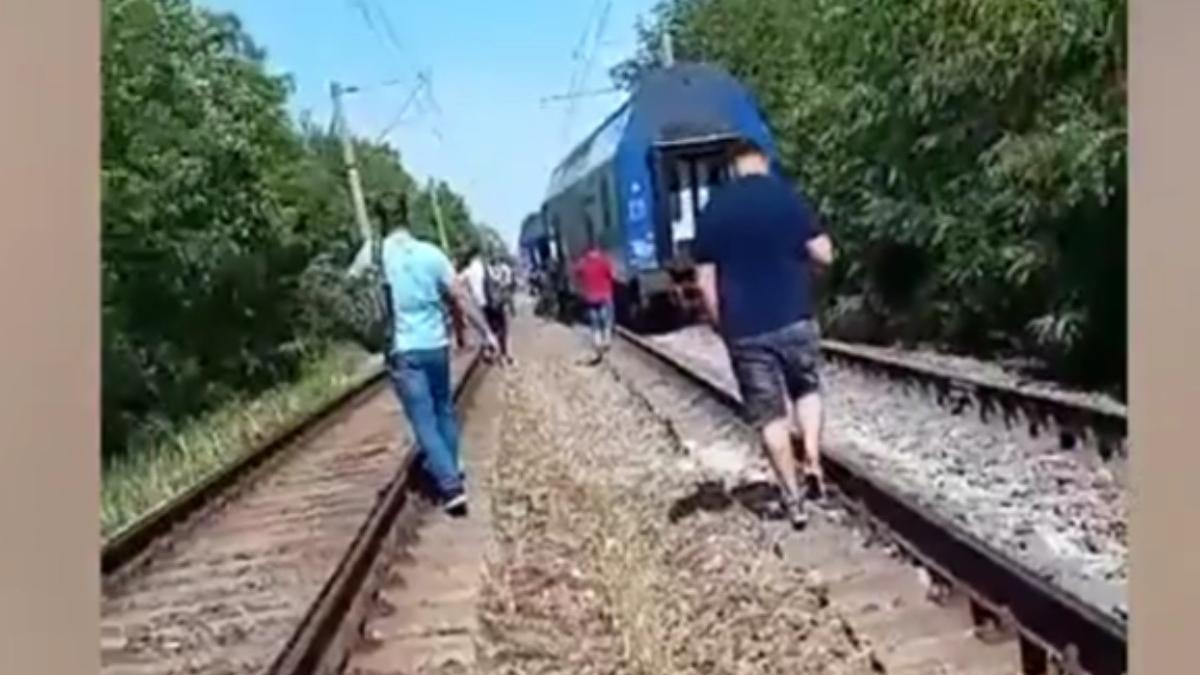 accident feroviar la draganesti de vede doua vagoane ale unui tren care transporta 200 de persoane