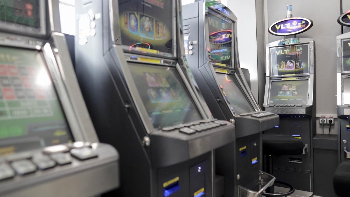 romania interzice pacanelele in orasele mici