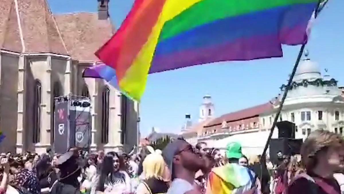 tensiuni intre comunitatea lgbtq si sustinatorii familiei traditionale la cluj