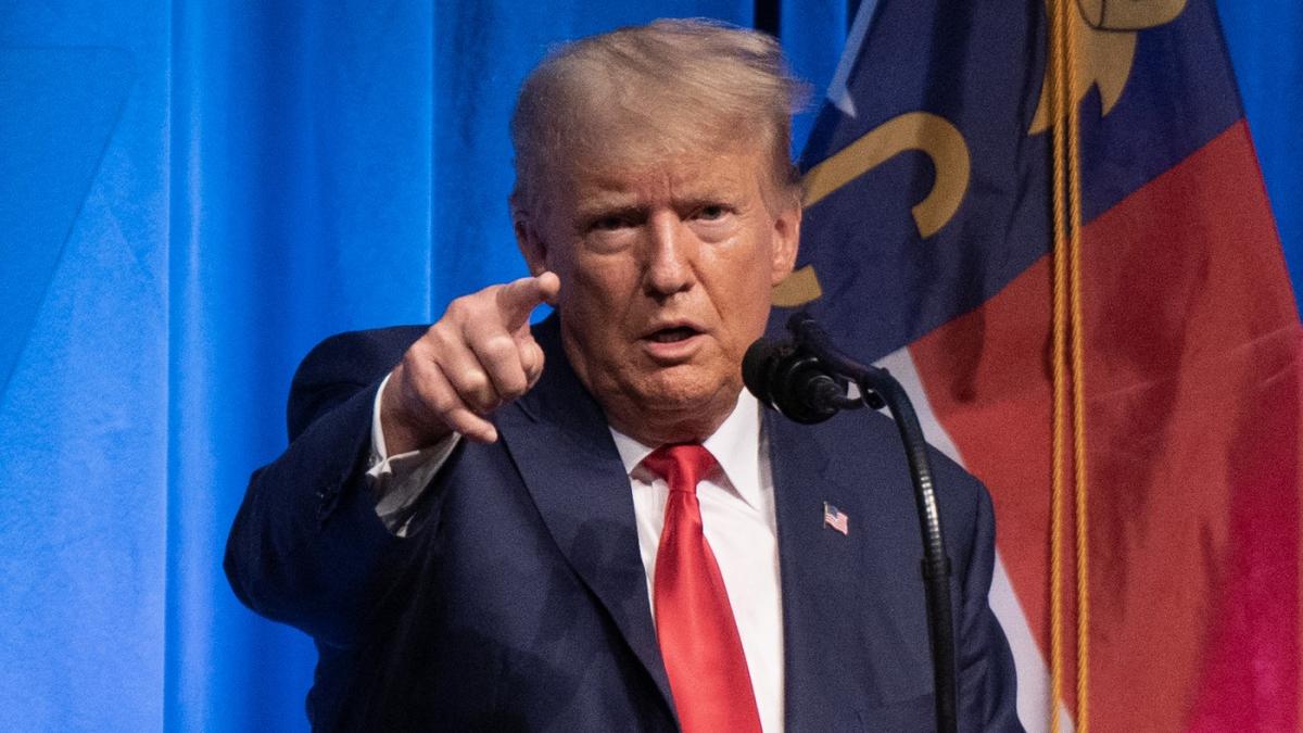 trump ameninta ca va opri ajutorul pentru ucraina zelenski e cel mai bun agent de vanzari