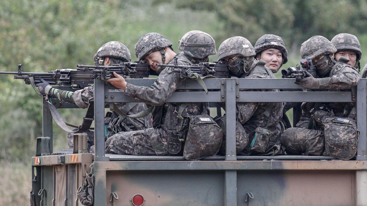 coreea de sud focuri de arma soldati kim jong un trecut granita vizita putin phenian