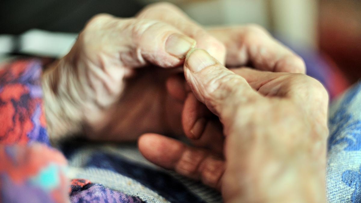 romanii care primesc cele mai mici pensii si indemnizatii sociale sumele pleaca de la 83 lei