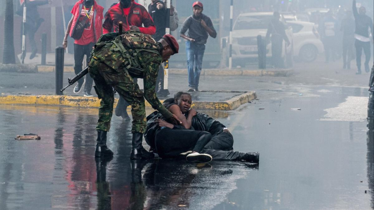 proteste kenya protestatari ucisi politisti