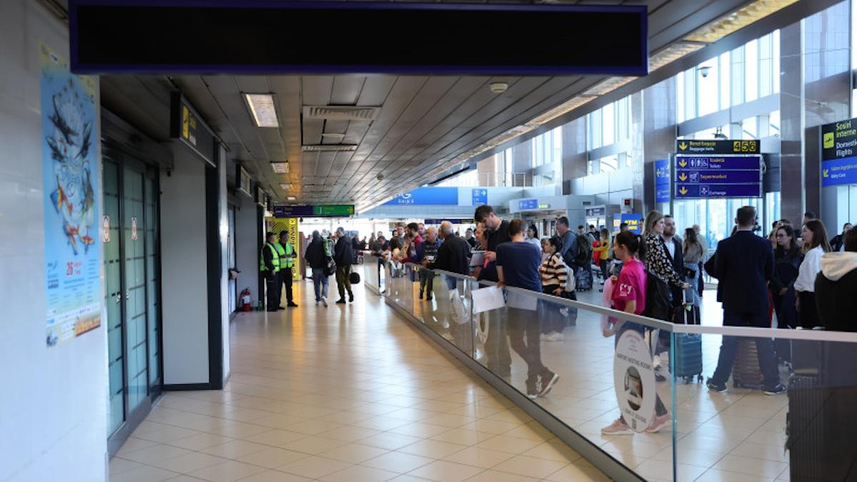 aeroportul otopeni a ramas fara aer conditionat sistemul de climatizare este afectat de o avarie