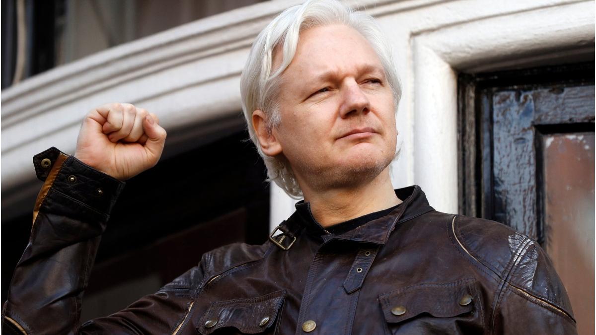 avion care transporta fondator wikileaks julian assange a aterizat teritoriu american
