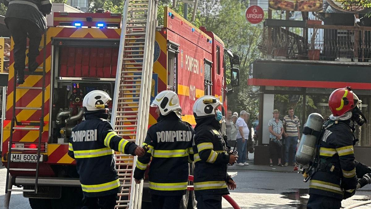 incendiu puternic la un ansamblu de magazine din ploiesti un mesaj ro alert a fost emis