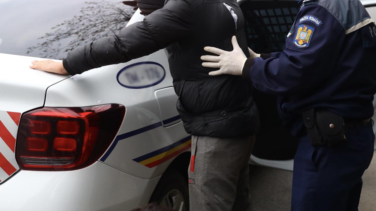 Paznicul unui supermarket din Constanța a fost înjunghiat. Atacatorul a fost prins de Poliție