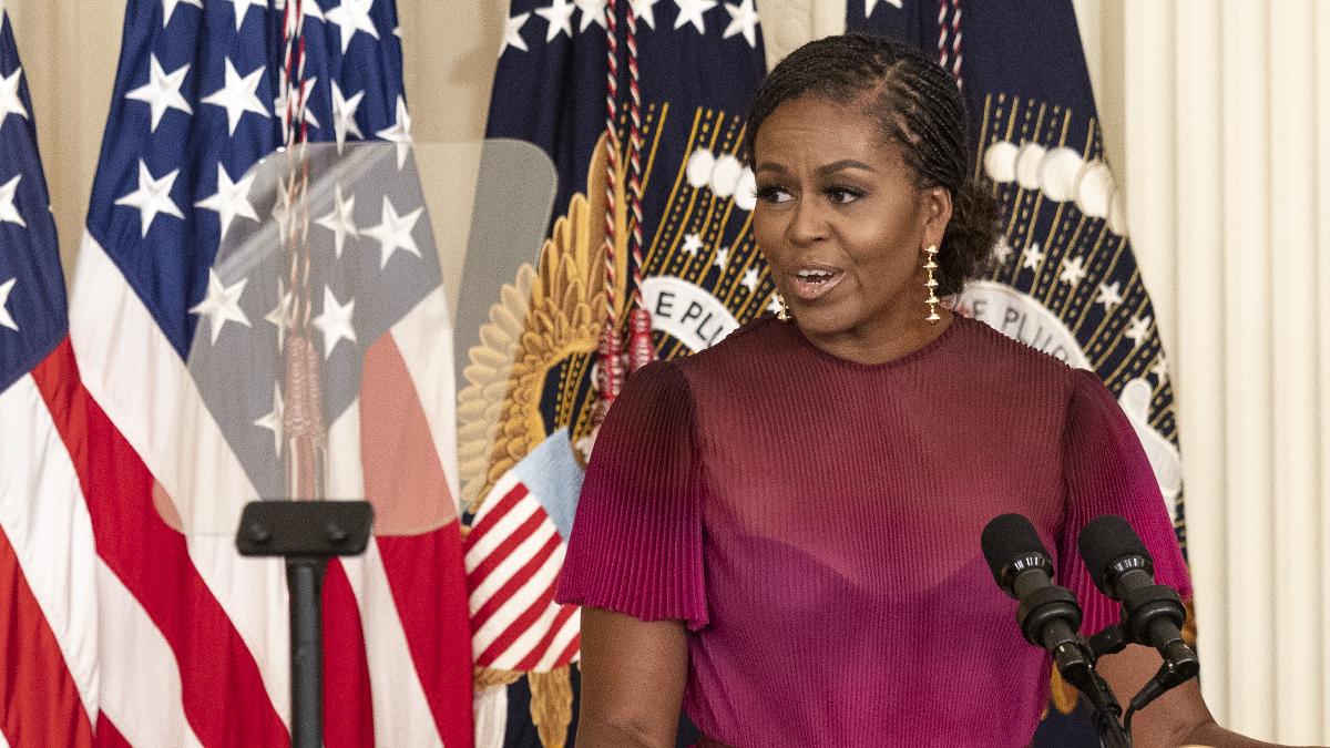 michelle obama singura in masura sa invinga trump daca biden se retrage