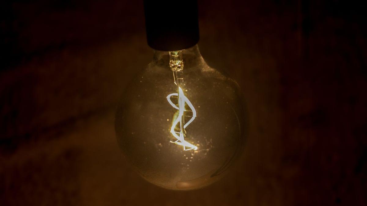 peste 5 400 de romani au ramas fara curent din cauza vijeliei in prahova