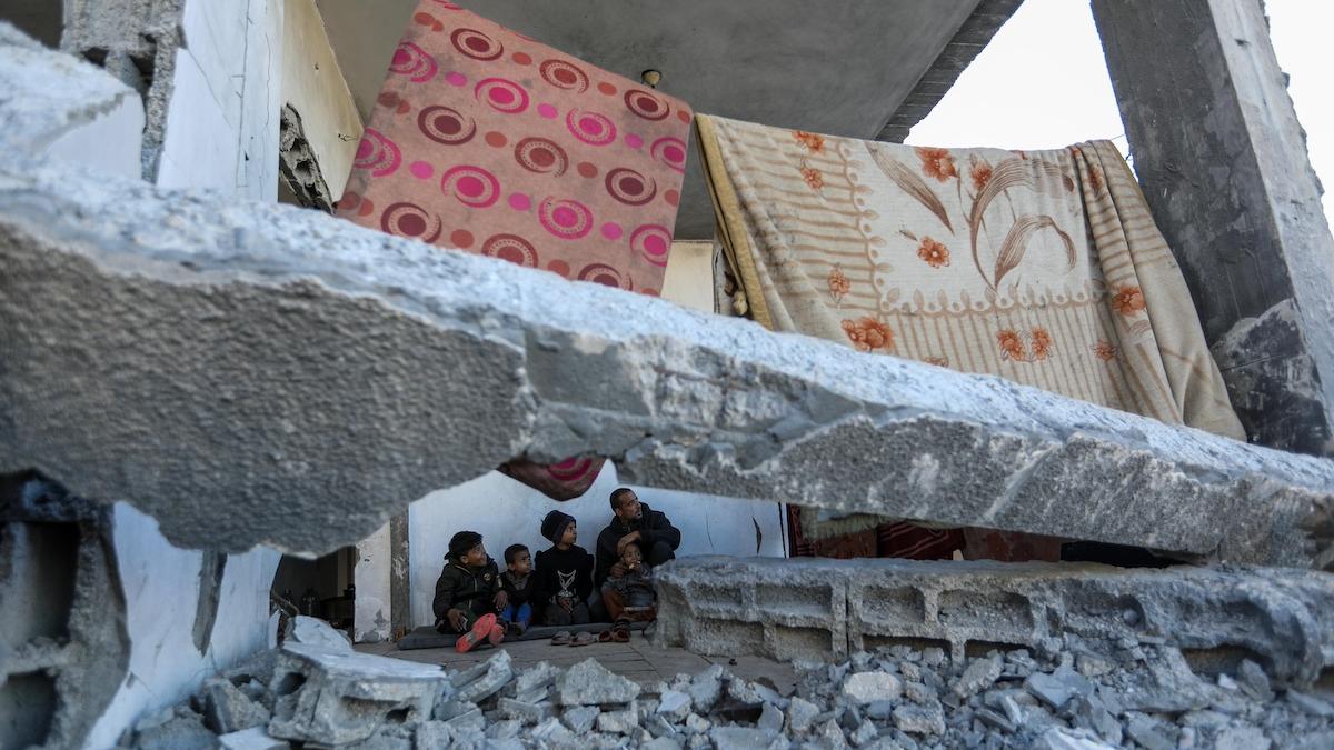 aproximativ 90 dintre locuitorii din gaza au fost nevoiti sa isi paraseasca domiciliile