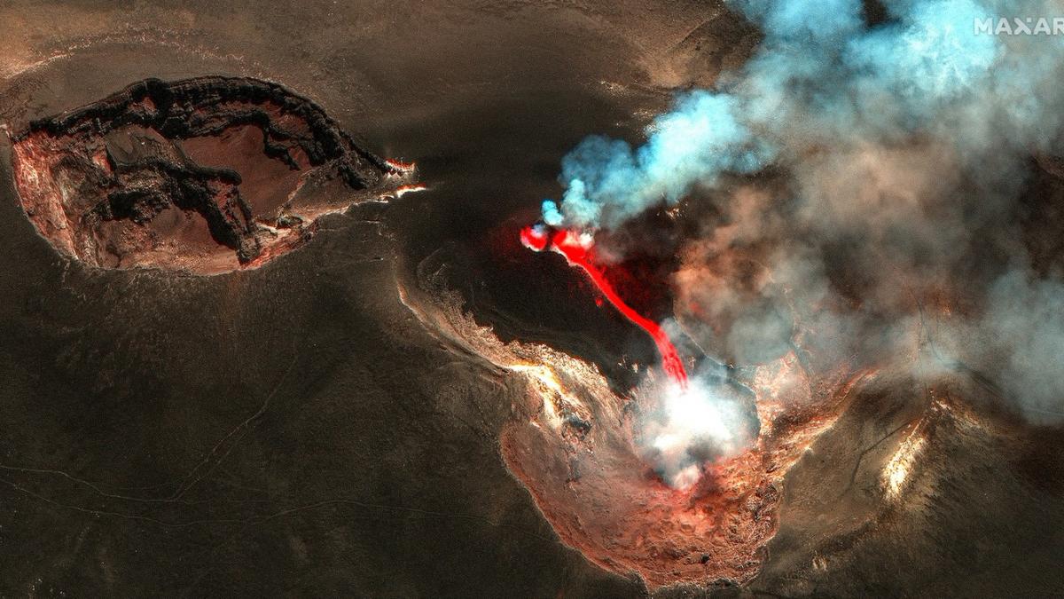 eruptie puternica a vulcanului etna aeroportul din catania a fost inchis pista e plina de cenusa
