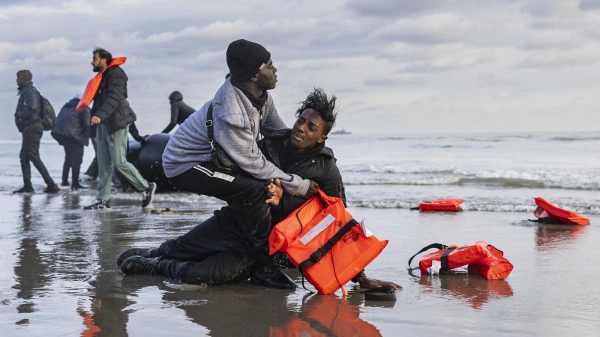 noul premier britanic keir starmer renunta la expulzarea migrantilor in rwanda