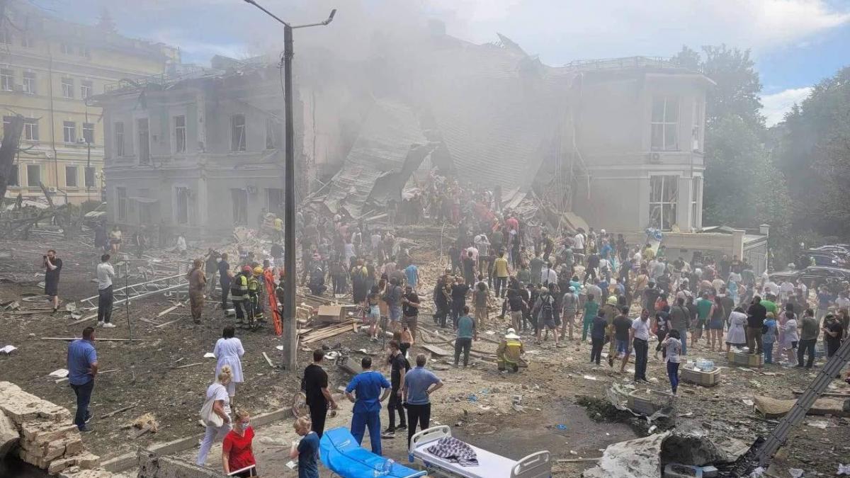 atac masiv cu rachete asupra ucrainei rusii au bombardat cel mai mare spital de copii din kiev sunt