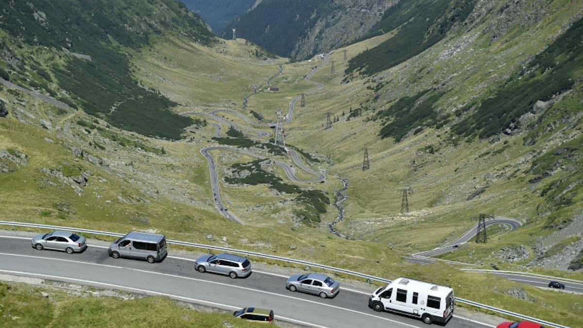 restrictii de circulatie luni pe transfagarasan traficul va fi oprit pentru desfasurarea turului