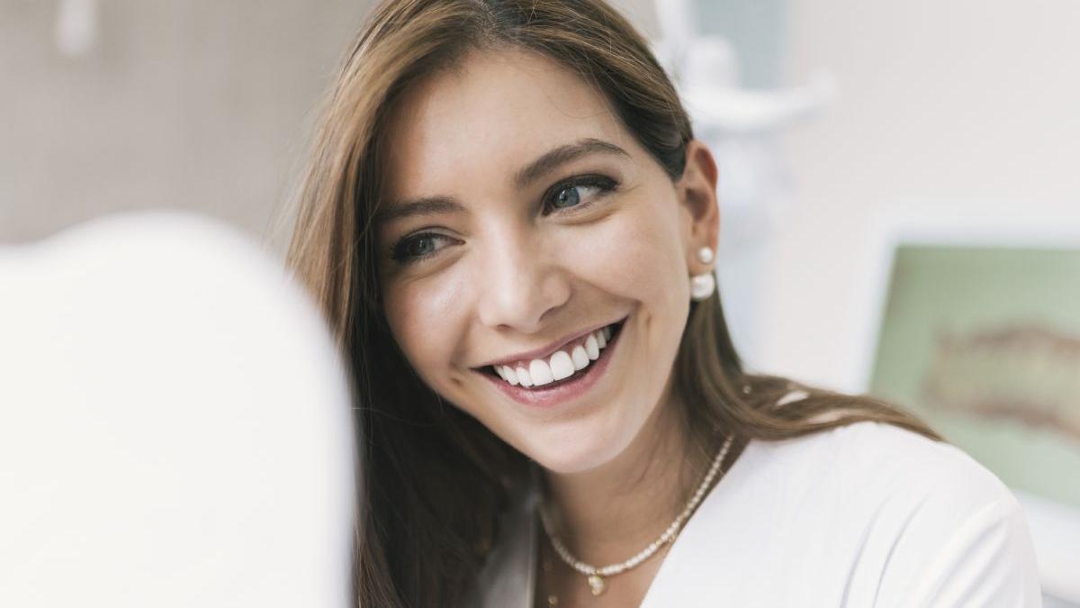 fructul care albeste fortifica si curata dantura medic stomatolog actioneaza ca un inalbitor natural