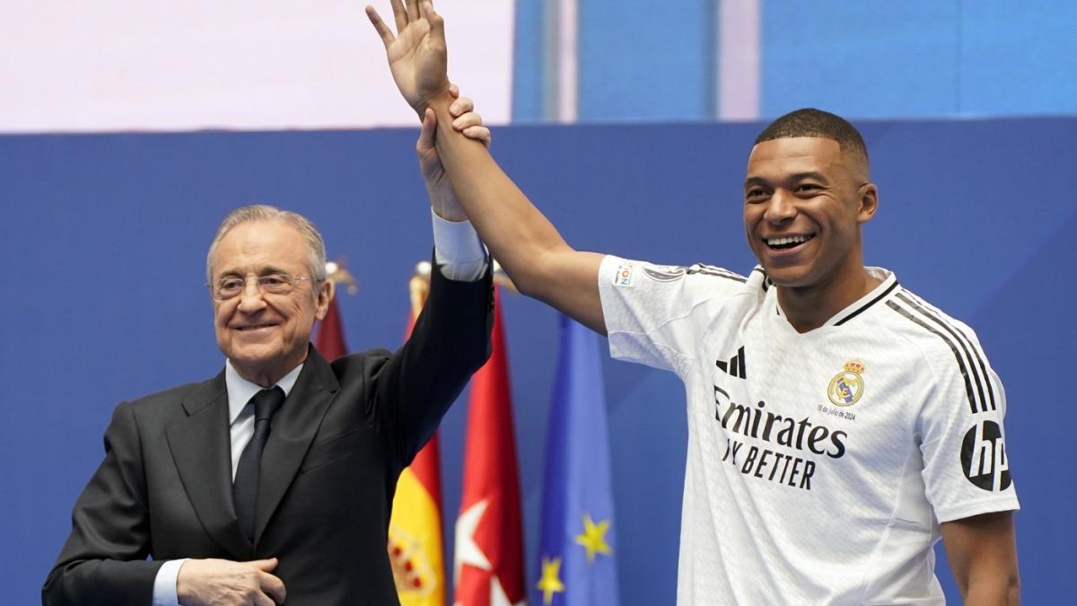 kylian mbappe a fost prezentat la real madrid 80 000 de fani au venit pe santiago bernabeu sa il