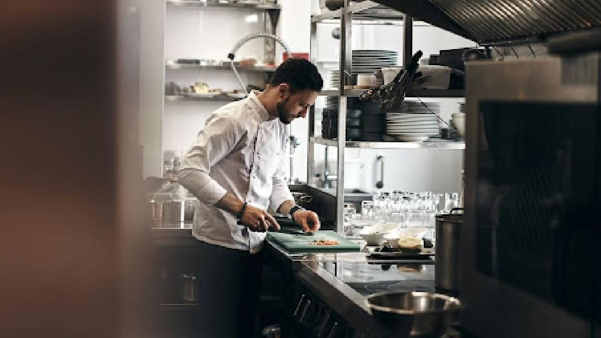 mobilierul de inox in restaurante de ce este alegerea ideala pentru bucatariile profesionale