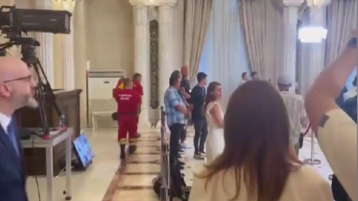 smurd chemat la palatul cotroceni unei persoane i s a facut rau la primirea organizata de iohannis