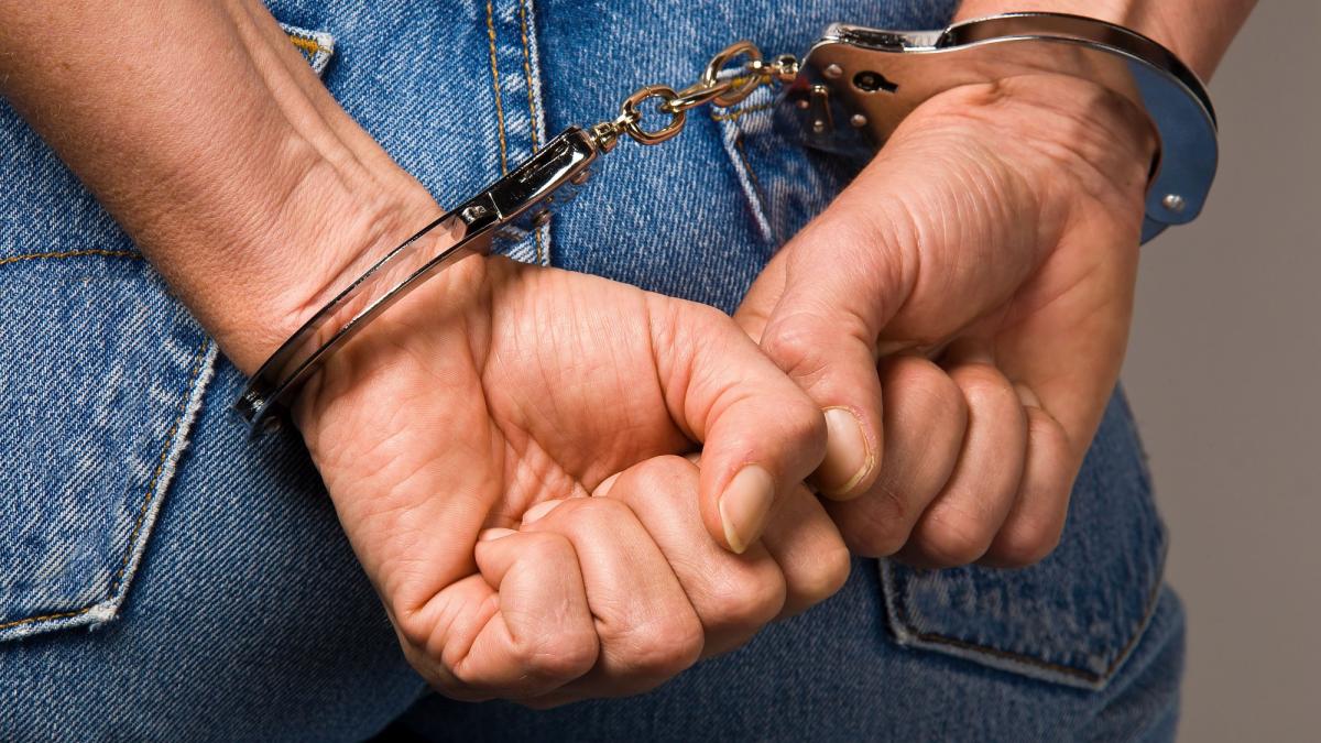 in teleorman un barbat a obligat doua fete sa se prostitueze pentru el una din ele a fost fortata