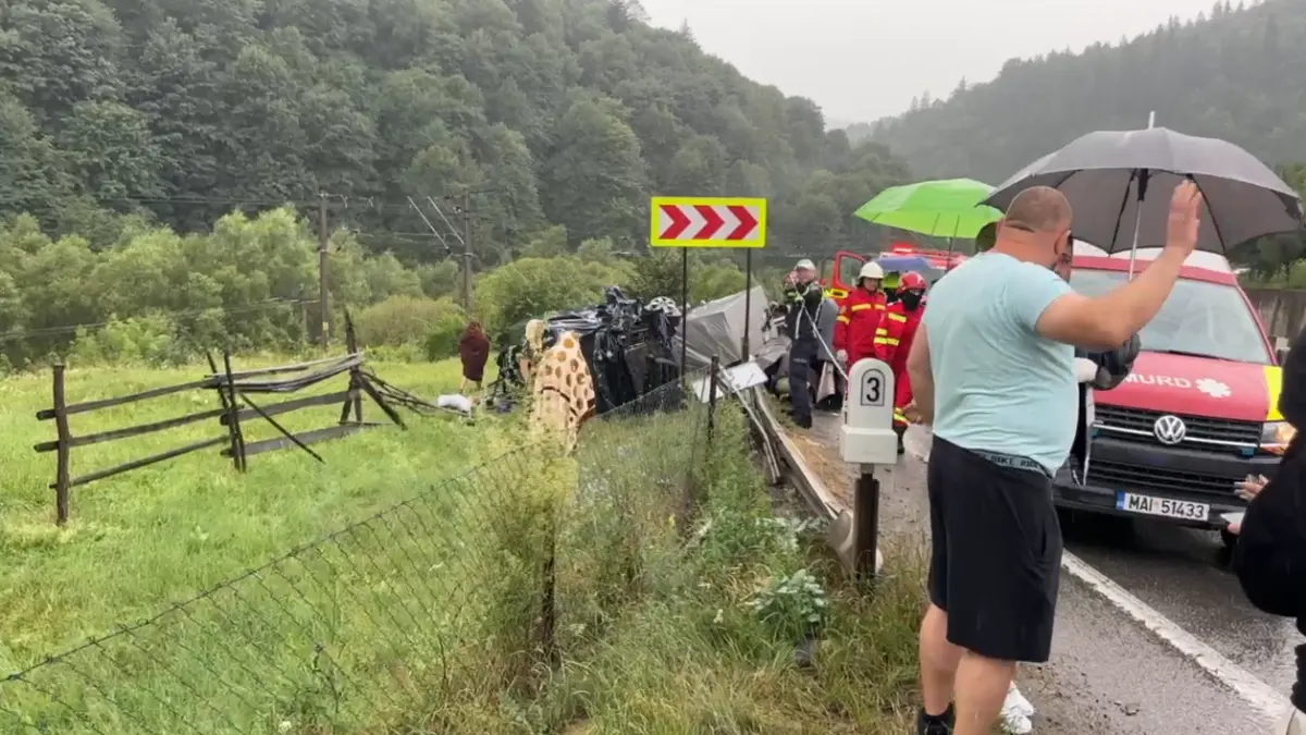 un microbuz s a ciocnit cu un camion in suceava a fost activat planul rosu de interventie