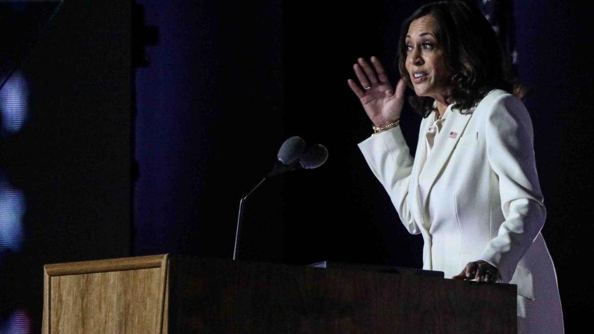 a fost o investitie inteleapta donald trump a donat bani pentru campania kamalei harris in 2011