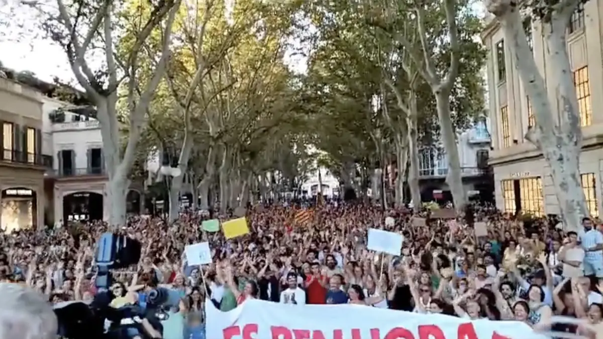 revolte anti turisti in spania zeci de mii de locuitori au protestat palma de mallorca