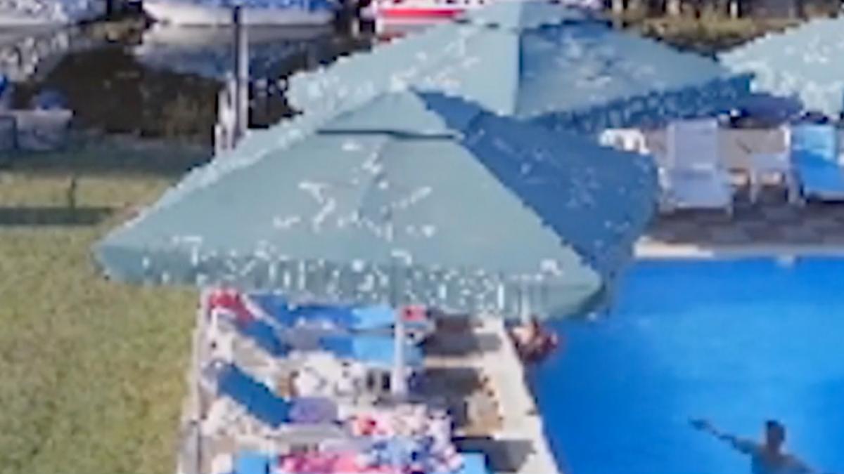momentul in care un copil de 3 ani s a inecat intr o piscina din delta dunarii a fost filmat