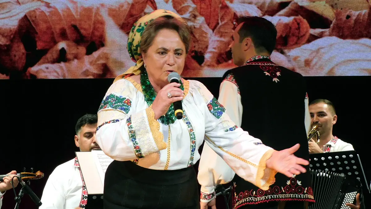 prima reactie a laurei lavric acuzata ca a luat la palme un coleg la o nunta mi a spus du te