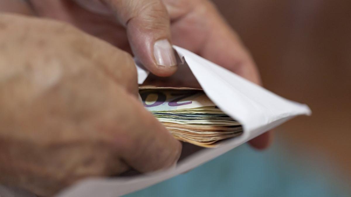 tara din uniunea europeana unde 98 din 100 de cetateni recunosc ca domneste coruptia