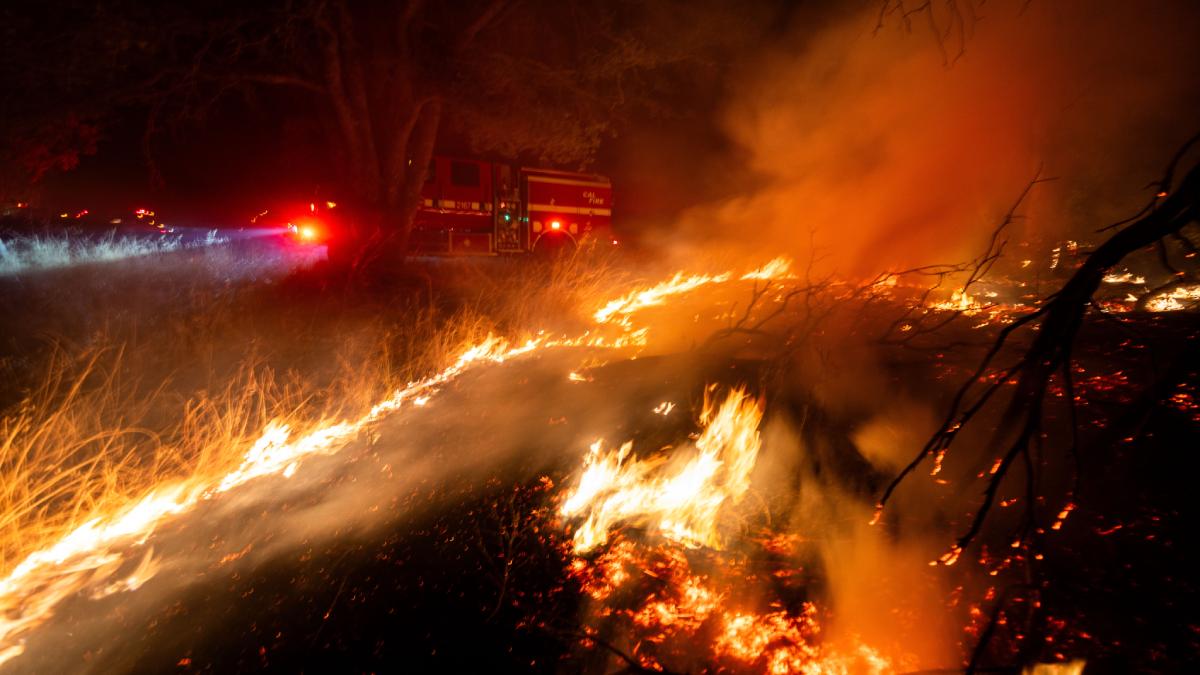 megaincendiu in california peste 3 500 de persoane au fost evacuate din calea flacarilor de la ce a