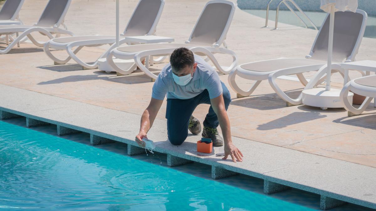 pericol la mare si la piscine in sezonul estival ce bacterii putem lua din apa si cum putem preveni