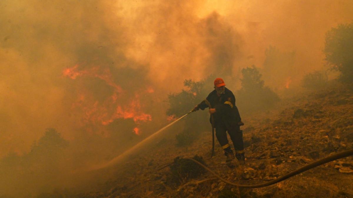 alerta in grecia zeci de incendii de vegetatie au izbucnit in doar 24 de ore situatie grava pe