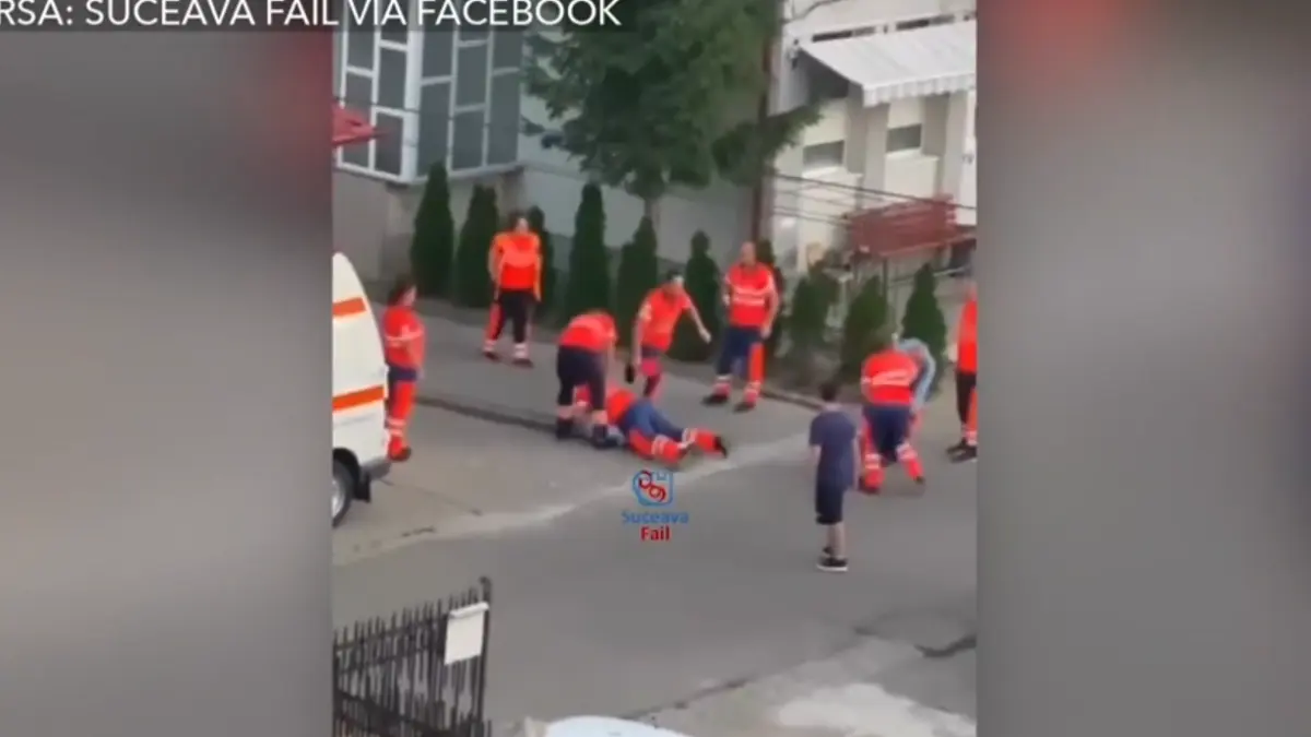 bataie cu pumni si picioare in curtea serviciului de ambulanta din suceava