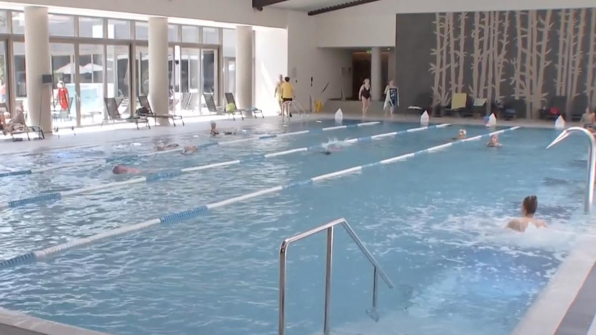 cat costa sa faci inot in romania performanta pe banii parintilor in tara cu bazine lasate in paragina