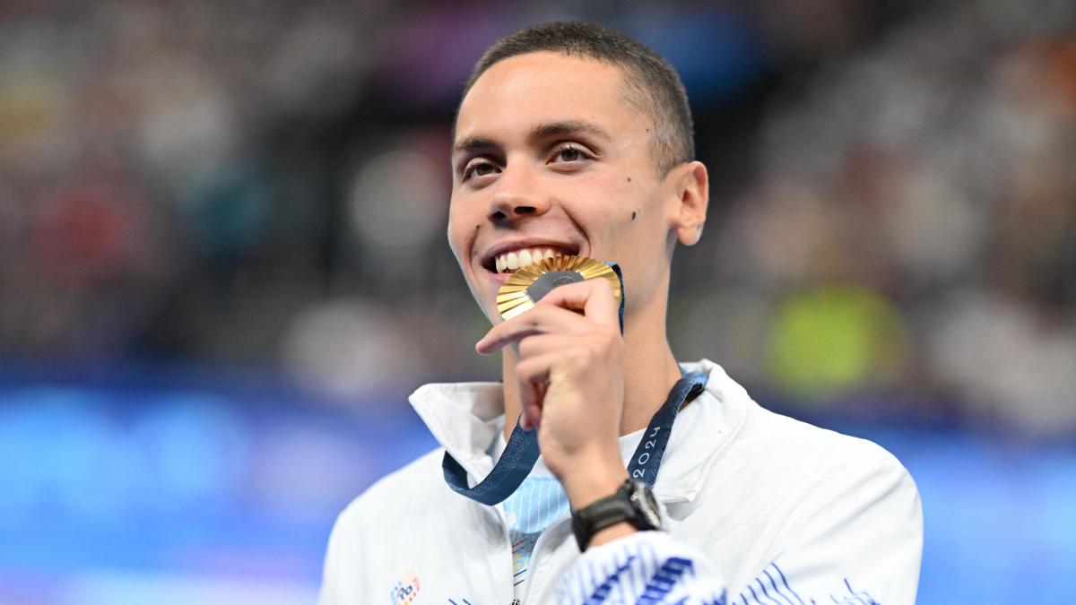fenomenul david popovici schimba peisajul sportului romanesc copiii vor sa ajunga campioni parintii fac cheltuiala statul aplauda fenomenul david popovici schimba peisajul sportului romanesc copiii vor sa ajunga campioni parintii fac cheltuiala statul aplauda