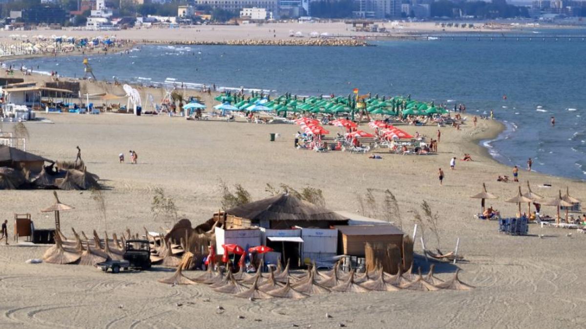 turistii ignora steagul rosu de pe litoral patru oameni au fost salvati in ultima clipa de la inec apelul disperat al salvamarilor