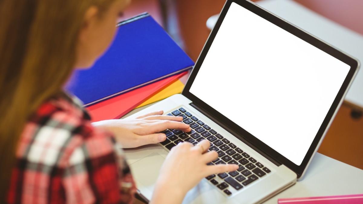 de acum inainte firmele se pot inregistra exclusiv online anuntul sefului registrului comertului