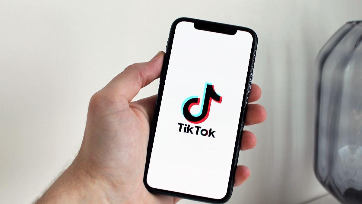 tik tok marketing ce este cum faci o strategie si ce tool uri sa folosesti