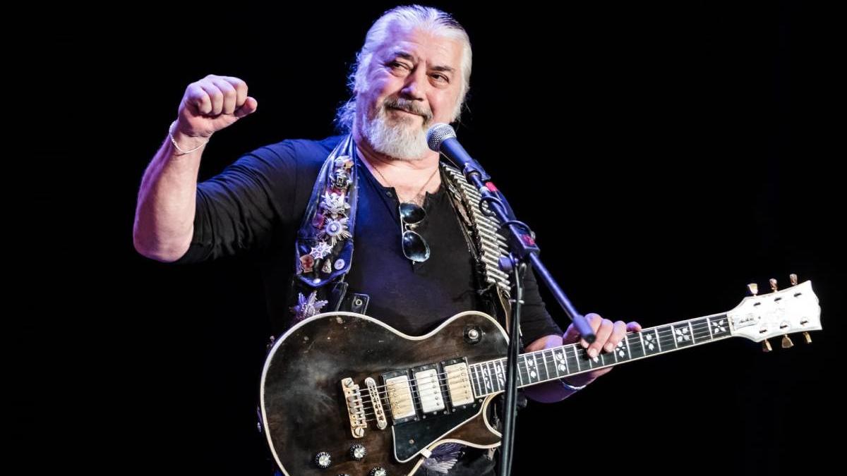 nicu covaci solistul trupei phoenix a murit de azi pururi nemuritor