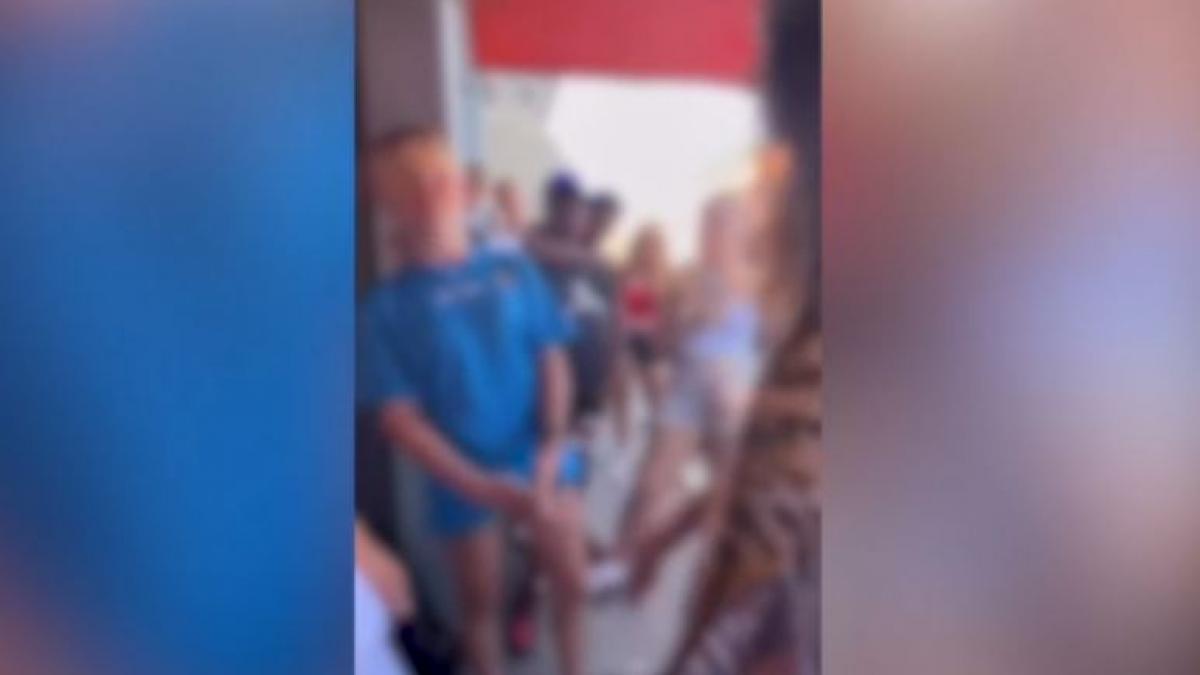 scene halucinante intr un oras din italia se organizeaza lupte cu copii publicul plateste 5 euro pe bilet ca sa asiste