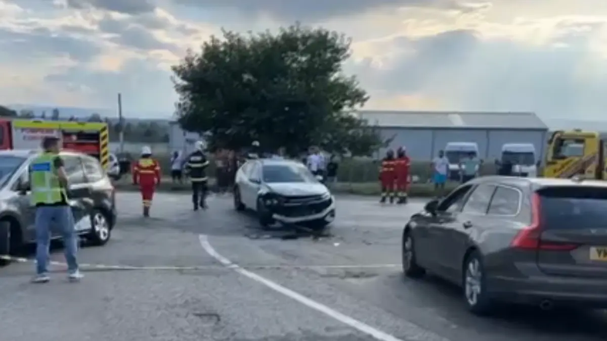 plan rosu de interventie dupa un accident in suceava un sofer a virat gresit si a ranit noua persoane dintre care sase copii