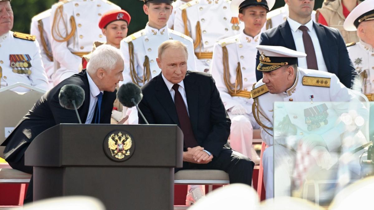 rusia suspecteaza ca ucraina ar fi pregatit o tentativa de asasinare a lui putin de ziua marinei