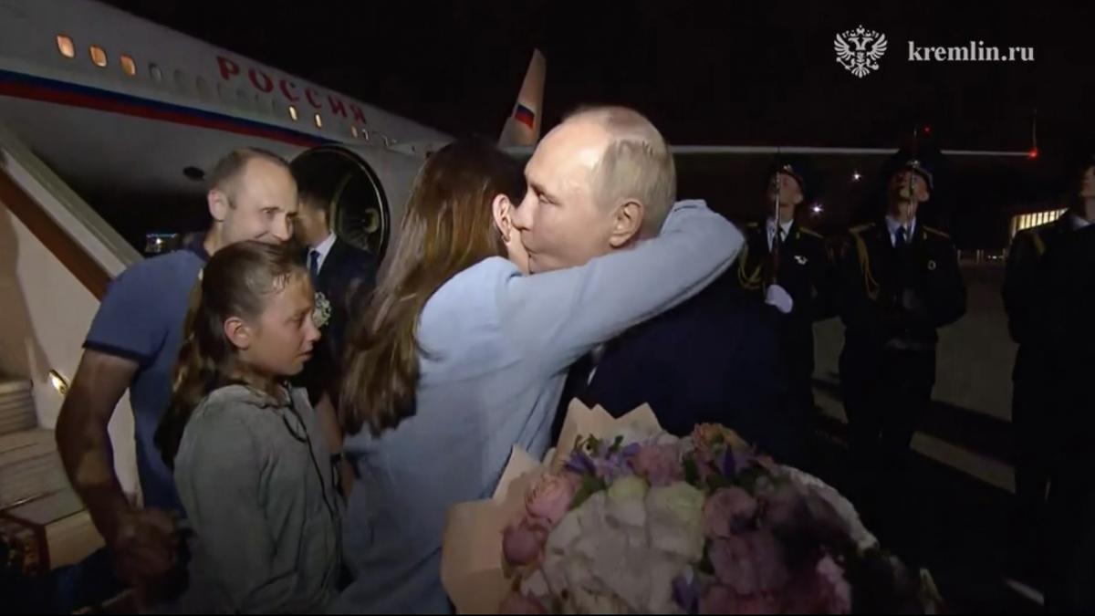 spionii rusi intorsi la moscova interviu la televiziunea kremlinului le am spus copiilor in avion ca nu suntem argentinieni