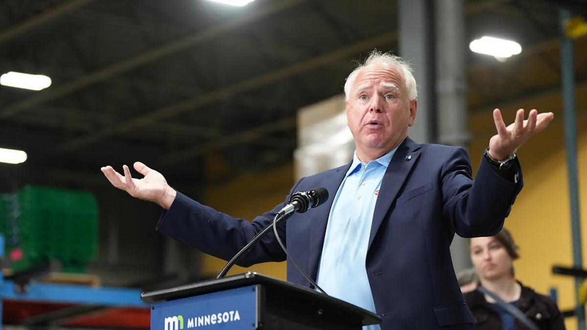 cinci momente virale care l au adus pe tim walz de la statutul de necunoscut la cel de candidat la functia de vicepresedinte al sua