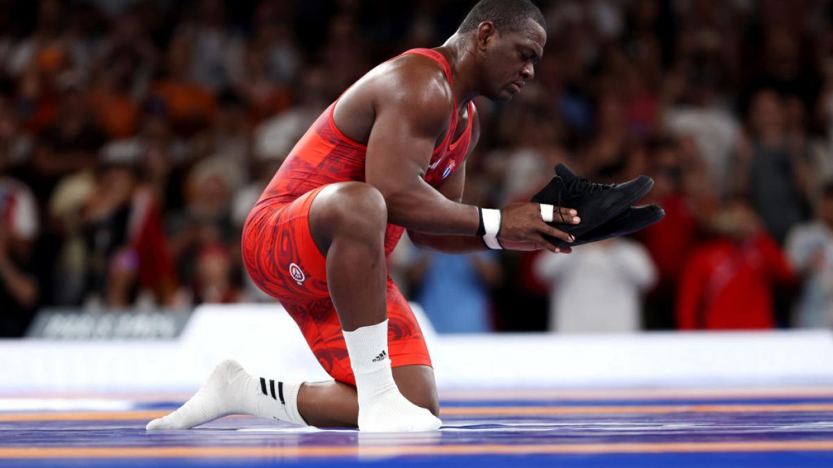 cine este sportivul care a intrat in istorie la jocurile olimpice de la paris a obtinut aurul si s a retras