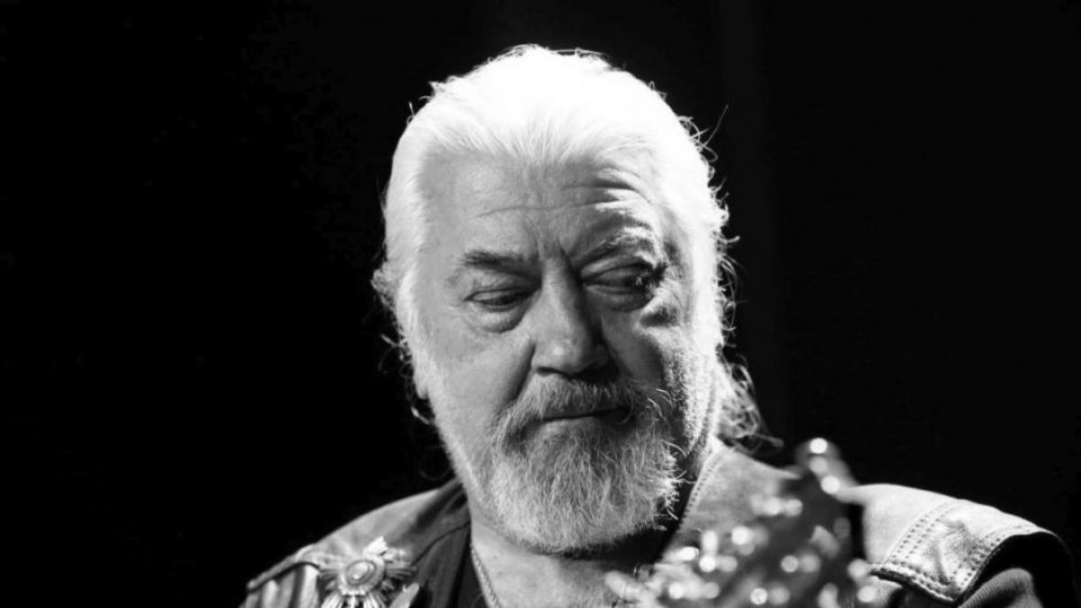 nicu covaci a fost inmormantat miercuri seara cu o zi mai devreme decat se anuntase la slujba au participat doar cei apropiati