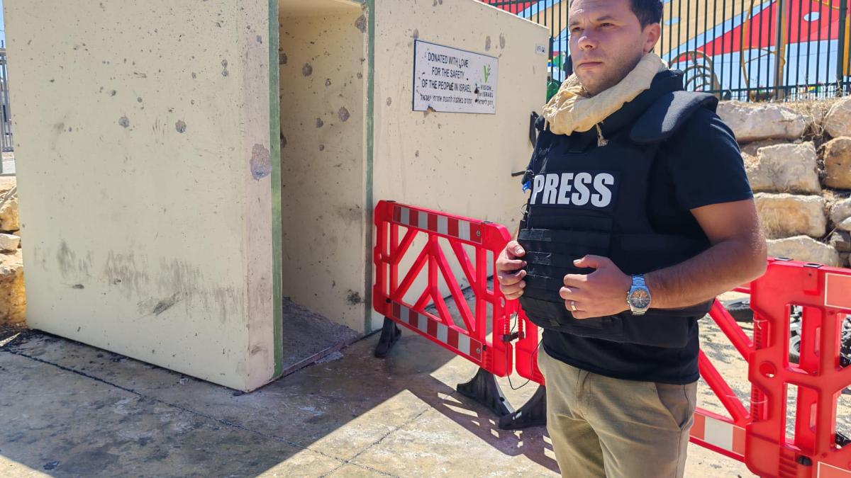 corespondenta antena 3 cnn din israel imagini greu de privit de pe terenul de fotbal unde rachetele hezbollah au ucis 12 copii