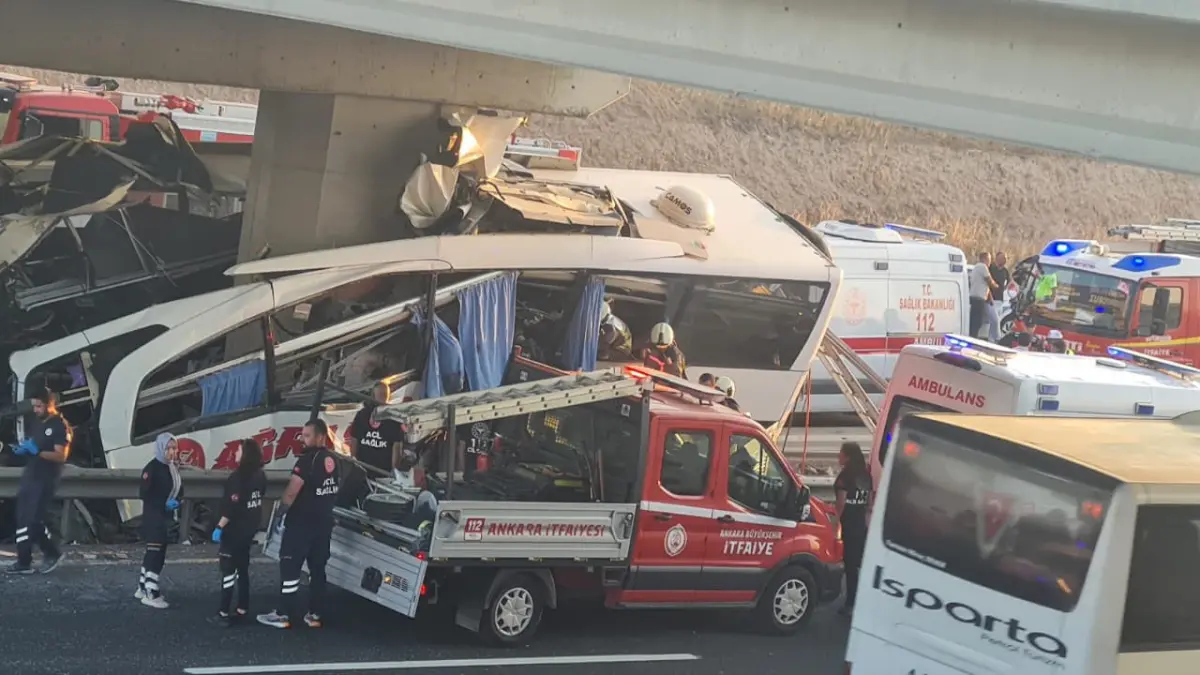 11 morti si 26 de raniti dupa ce un autocar a izbit piciorul unui pod in ankara nu exista nicio urma de franare