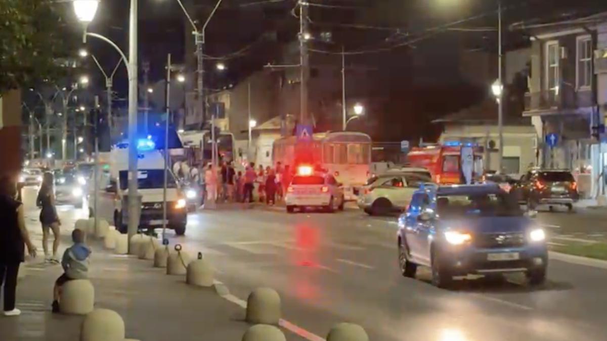 un pieton a fost lovit de tramvai pe soseaua giurgiului din bucuresti trei linii stb sunt blocate